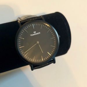 Men’s Leather Tonnier Watch